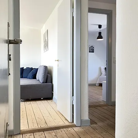 Two-bedroom Located On The Third Floor Of A Four-story Building In Apartment *